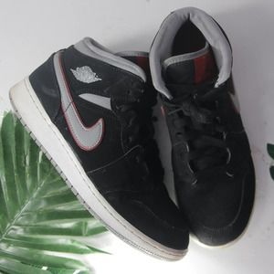 Nike Air Jordan 1 Mid Black Suede Gray Sneaker 002408 size 6.5youth/8womens